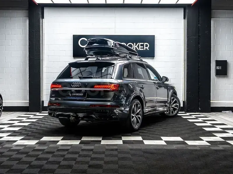 Usado Audi Q7 S-line plus 462 CV (339 kW) 2021 Gris / plata SUV