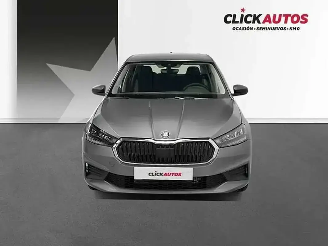 Usado Skoda Fabia Essence 95 CV (69 kW) 2025 Gris Utilitario