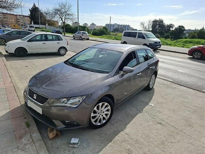 Usado Seat Leon Reference 110 CV (80 kW) 2016 Gris / plata Familiar