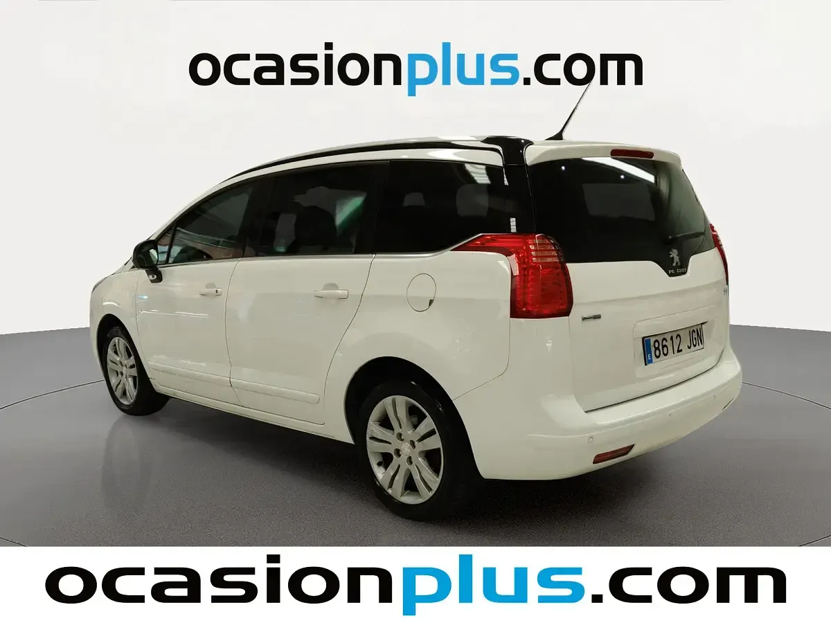 Usado Peugeot 5008 Allure 120 CV (88 kW) 2015 Blanco Monovolumen