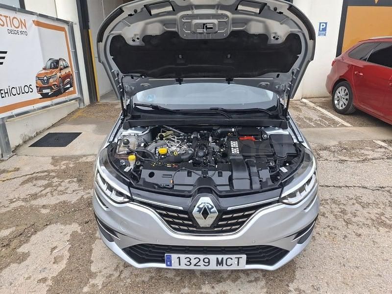 Usado Renault Mégane GrandTour Techno 140 CV (102 kW) 2022 Gris / plata Familiar
