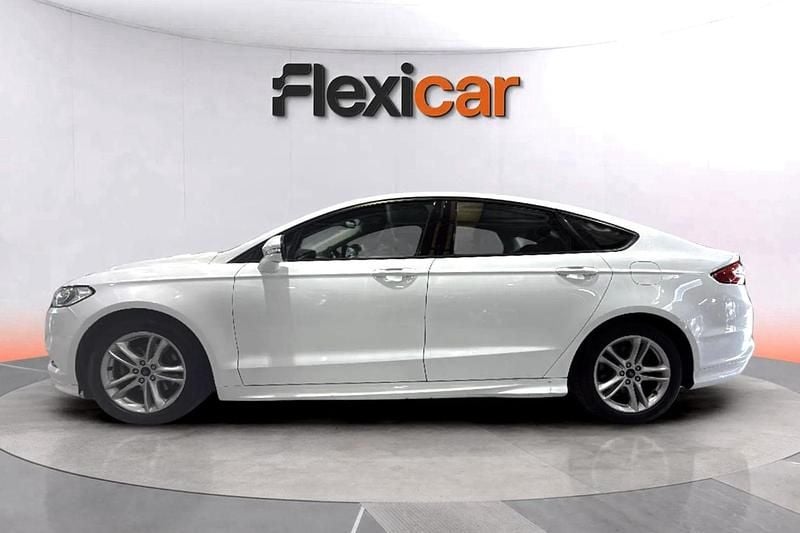 Usado Ford Mondeo Trend 125 CV (91 kW) 2016 Blanco Berlina