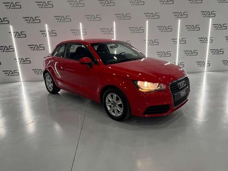 Usado Audi A1 90 CV (66 kW) 2013 Rojo Utilitario