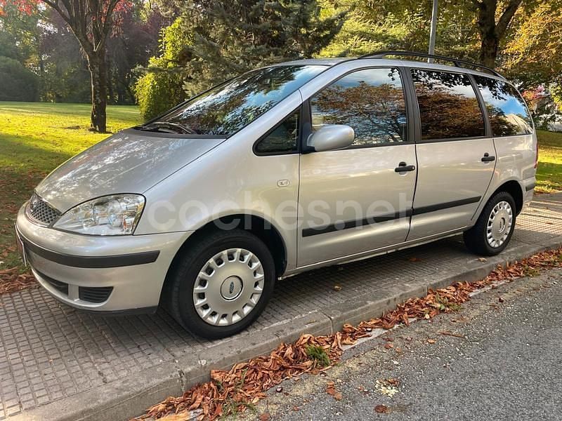 Usado Ford Galaxy Ghia 130 CV (95 kW) 2005 Gris / plata Monovolumen