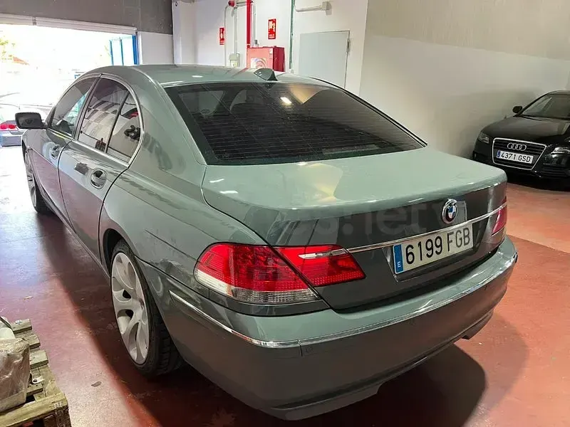 Usado BMW 740 306 CV (225 kW) 2006 Gris / plata Berlina