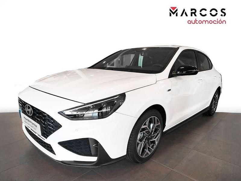 Blanco Nuevo 2024 Hyundai i30 N Line Berlina | 22.500 € (Precio justo) - Imagen 1/4