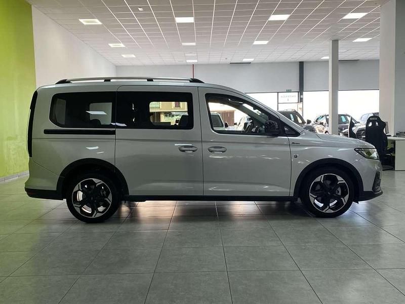 Usado Ford Tourneo Active 122 CV (89 kW) 2025 Plateado Van