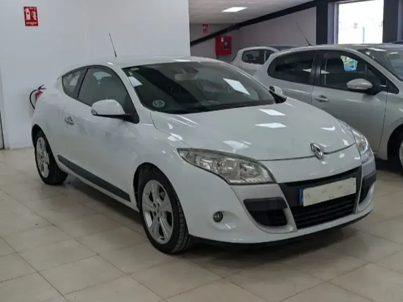 Usado Renault Mégane Dynamique 130 CV (95 kW) 2010 Blanco Berlina
