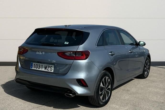 Usado Kia Ceed 101 CV (74 kW) 2025 Plateado Utilitario