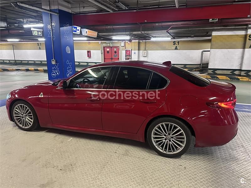 Usado Alfa Romeo Giulia Super 180 CV (132 kW) 2018 Rojo Berlina