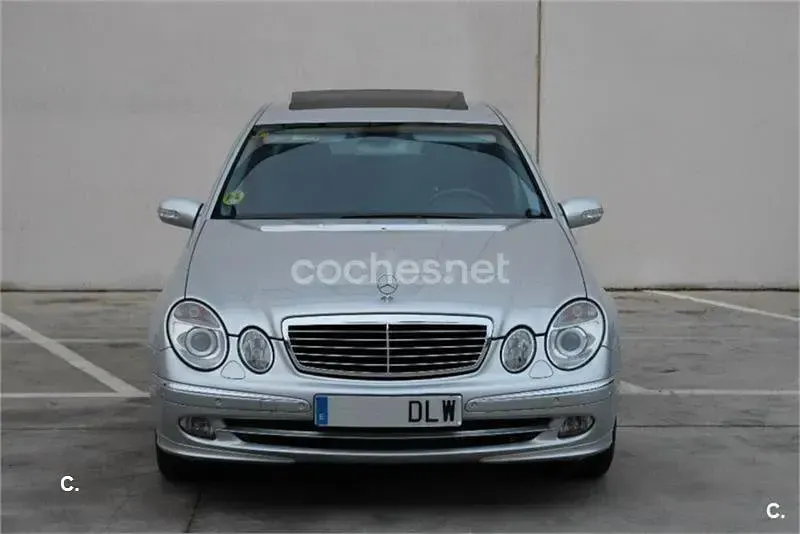 Usado Mercedes E350 Avantgarde 272 CV (200 kW) 2005 Gris / plata Berlina