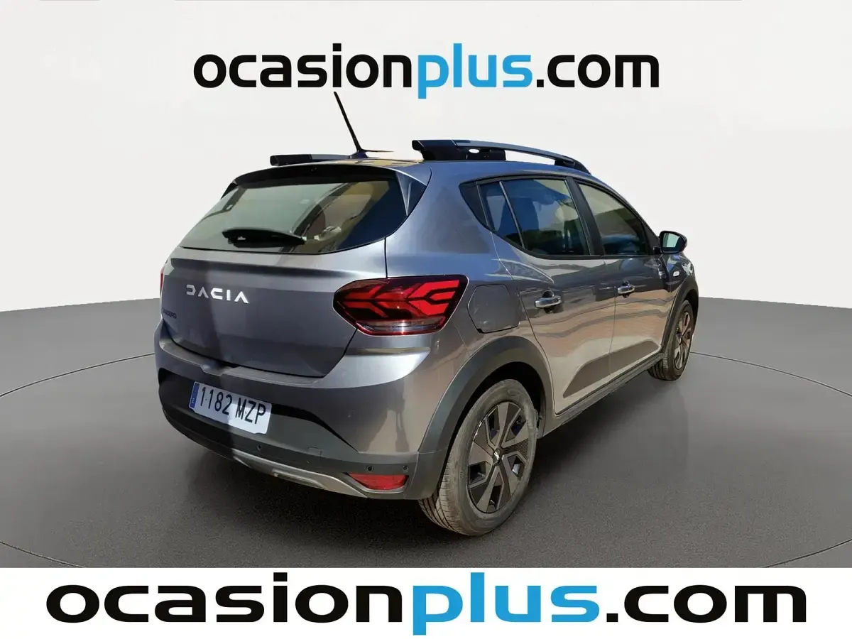 Usado Dacia Sandero Expression 101 CV (74 kW) 2025 Gris Utilitario