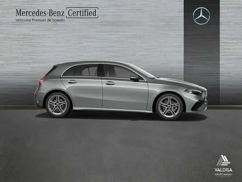 Usado Mercedes A200 AMG line 150 CV (110 kW) 2025 Gris / plateado Berlina