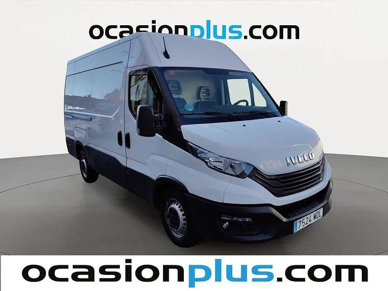 Begagnad Iveco Daily 156 HK (114 kW) 2023 Vit Kombi