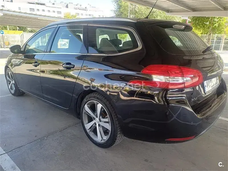 Usado Peugeot 308 Allure 130 CV (95 kW) 2017 Negro Berlina