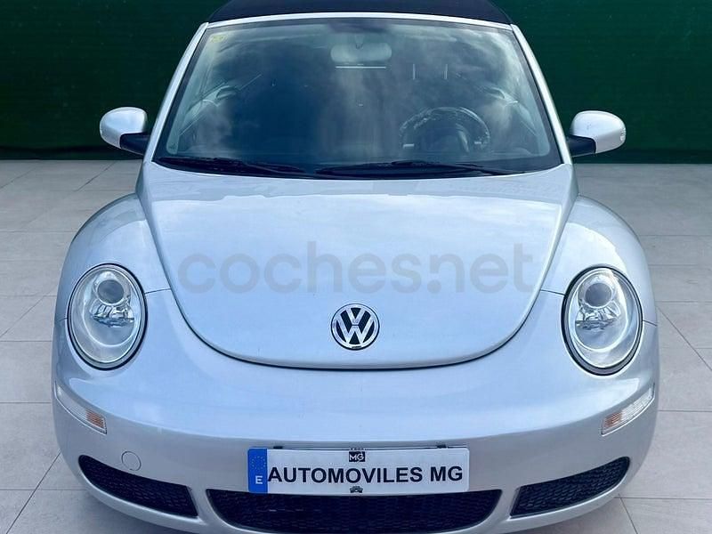 Usado VW New Beetle 105 CV (77 kW) 2009 Gris / plata Utilitario
