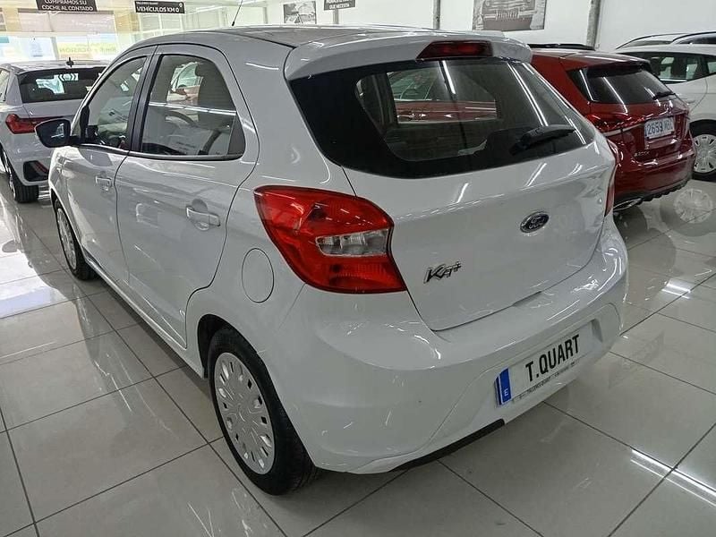 Usado Ford Ka Plus 69 CV (50 kW) 2017 Blanco Utilitario