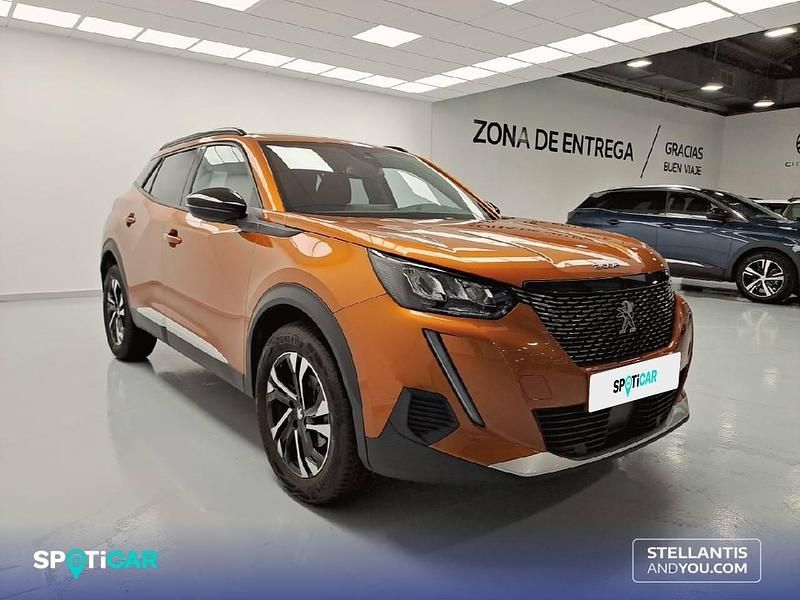 Usado Peugeot 2008 Allure 131 CV (96 kW) 2021 Naranja SUV