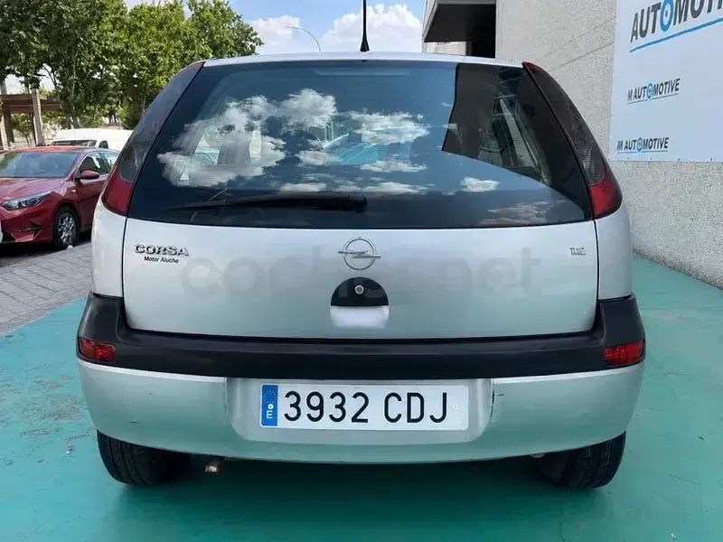 Usado Opel Corsa Essentia 75 CV (55 kW) 2003 Gris / plata Utilitario