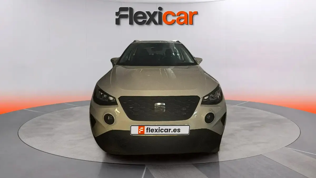 Usado Seat Arona Style 110 CV (80 kW) 2021 Blanco SUV