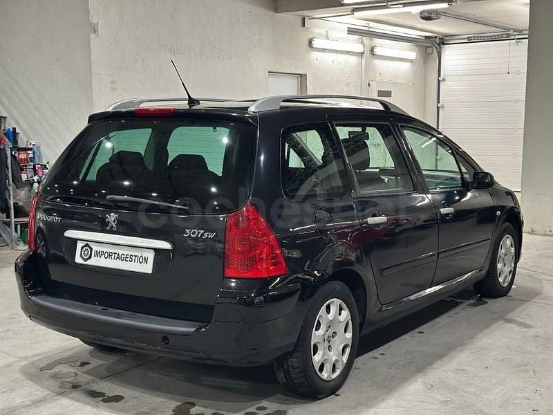 Usado Peugeot 307 110 CV (80 kW) 2006 Negro Familiar
