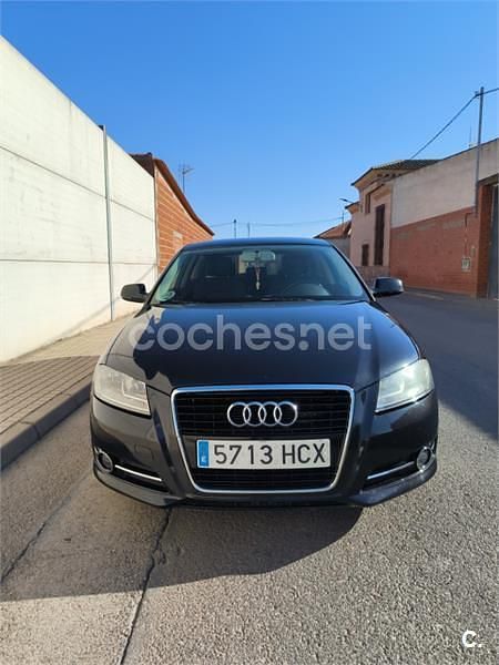 Negro Usado 2011 Audi A3 Ambition Berlina | 6900 € (Buen precio) - Imagen 1/4