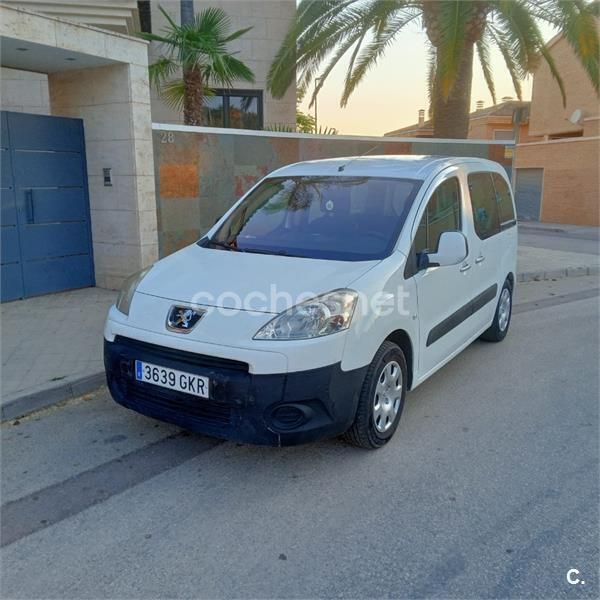 Blanco Usado 2009 Peugeot Partner Tepee Outdoor Monovolumen | 4999 € (Precio justo) - Imagen 1/4