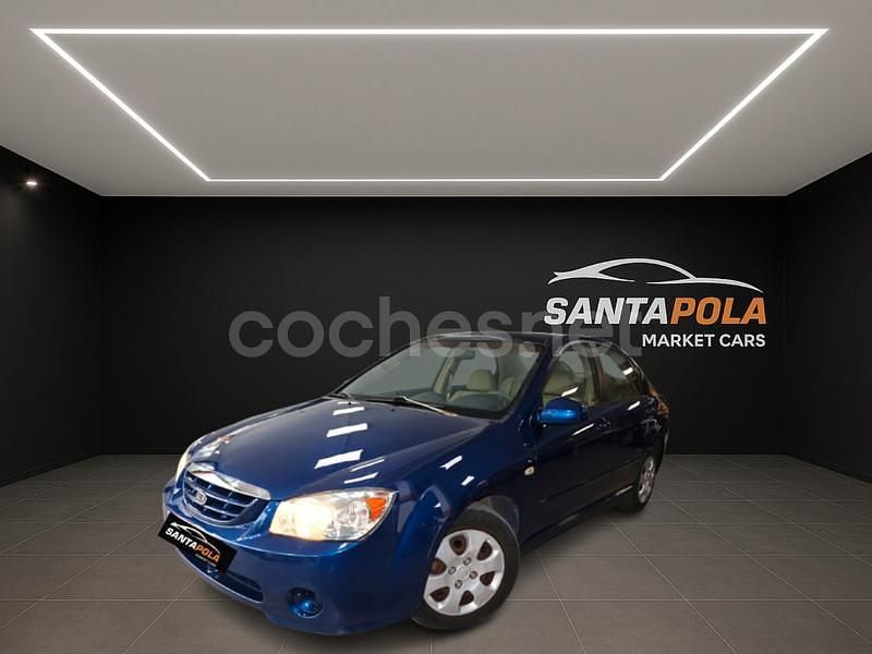 Azul Usado 2004 Kia Cerato LX Berlina | 6999 € - Imagen 1/4