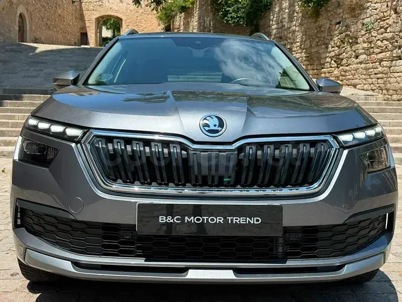 Usado Skoda Kamiq Style 150 CV (110 kW) 2023 Gris / plata SUV