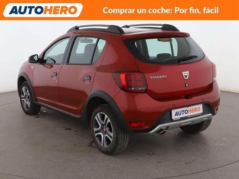 Usado Dacia Sandero 91 CV (66 kW) 2019 Rojo Utilitario