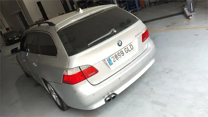 Usado BMW 530 235 CV (172 kW) 2009 Gris / plata Familiar