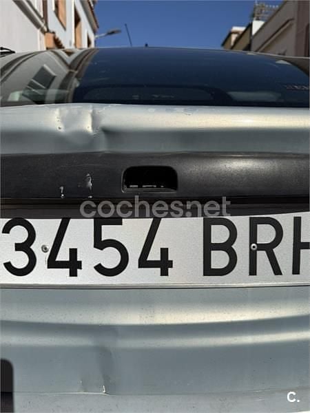 Gris / plata Usado 2001 Renault Mégane Authentique Berlina | 900 € (Buen precio) - Imagen 1/4