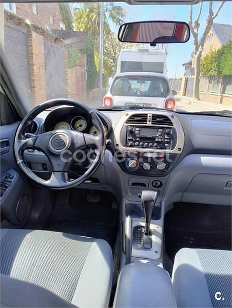 Usado Toyota RAV4 Sol 150 CV (110 kW) 2002 Gris / plata SUV