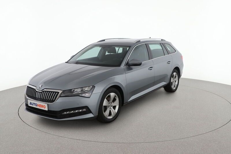 Gris Usado 2020 Skoda Superb Ambition Familiar | 14.799 € (Buen precio) - Imagen 1/4