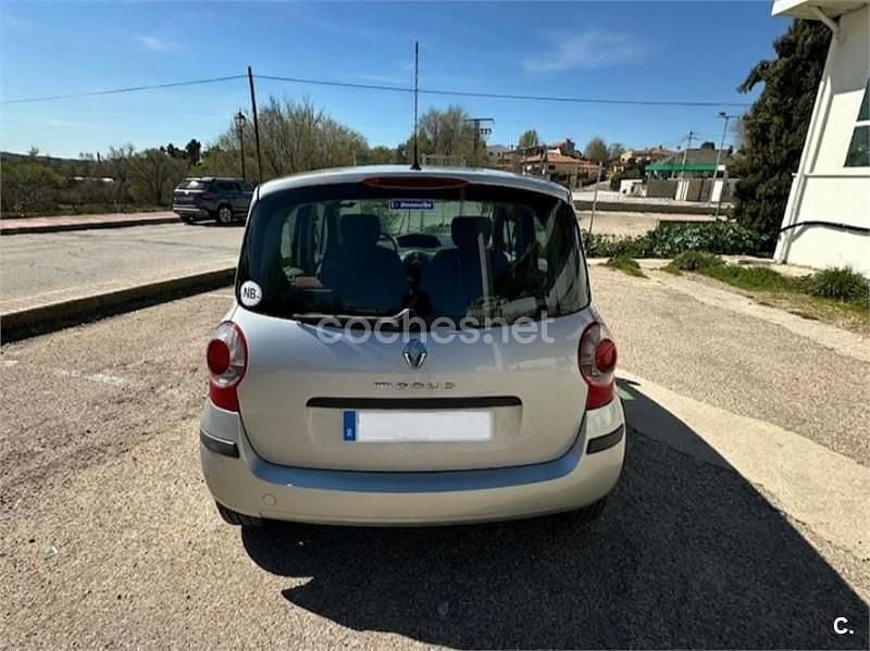 Usado Renault Modus Dynamique 98 CV (72 kW) 2004 Gris / plata Monovolumen