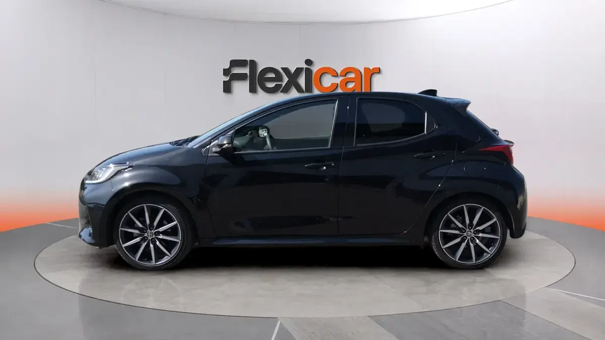 Usado Toyota Yaris Hybrid Sport 130 CV (95 kW) 2025 Negro Berlina