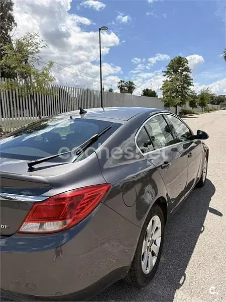 Usado Opel Insignia Edition 160 CV (117 kW) 2011 Gris / plata Berlina