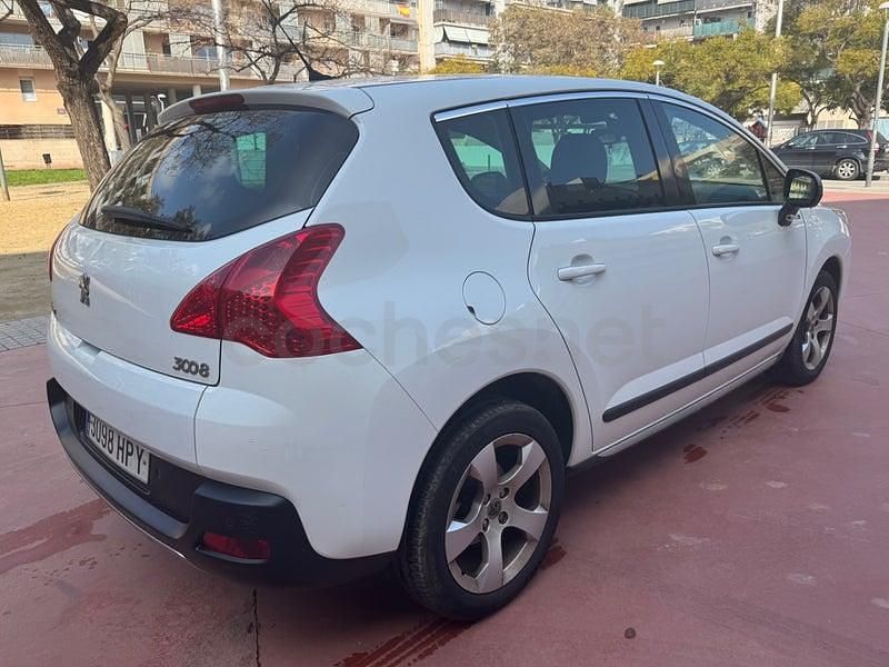 Usado Peugeot 3008 Style 120 CV (88 kW) 2013 Blanco Familiar