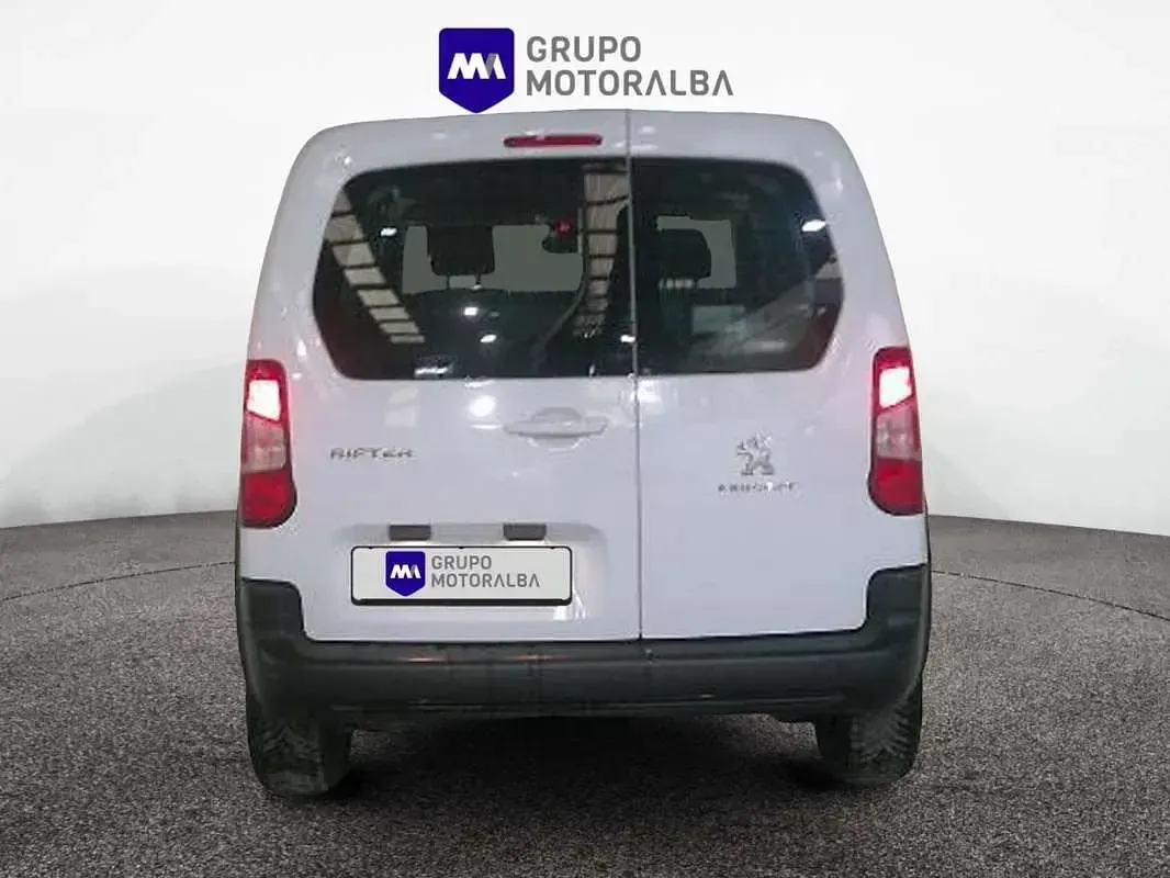 Usado Peugeot Rifter Business-Line 101 CV (74 kW) 2023 Blanco Monovolumen