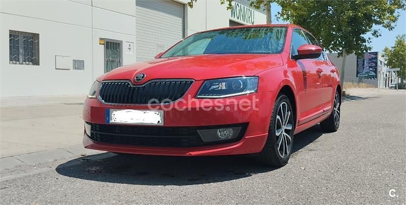 Usado Skoda Octavia Style 150 CV (110 kW) 2017 Rojo Berlina