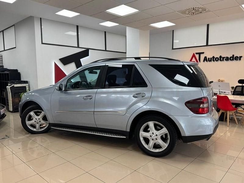 Usado Mercedes ML320 224 CV (164 kW) 2007 Gris / plata SUV