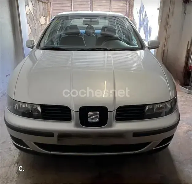 Usado Seat Leon 110 CV (80 kW) 2001 Gris / plata Utilitario