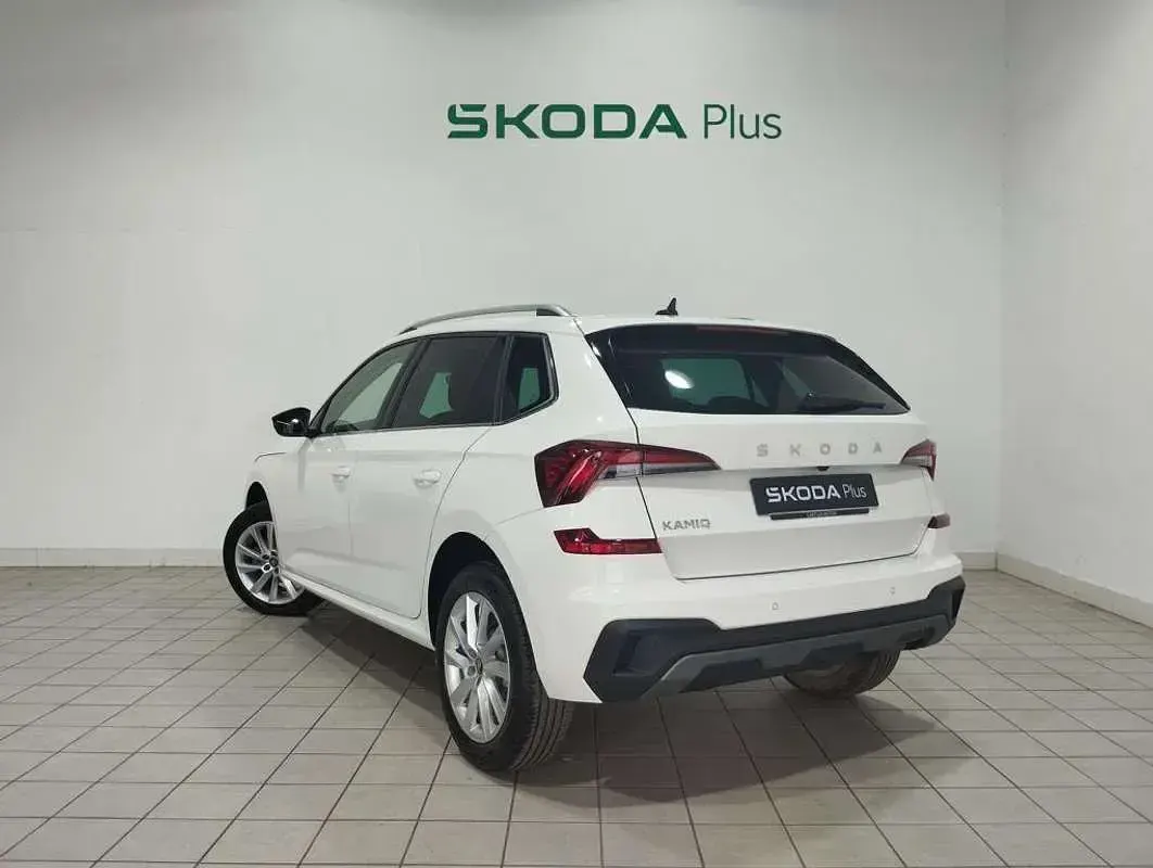 Usado Skoda Kamiq Selection 116 CV (85 kW) 2025 Blanco SUV