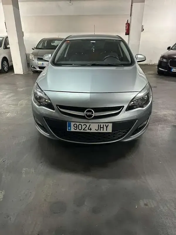 Usado Opel Astra Excellence 110 CV (80 kW) 2015 Gris Utilitario