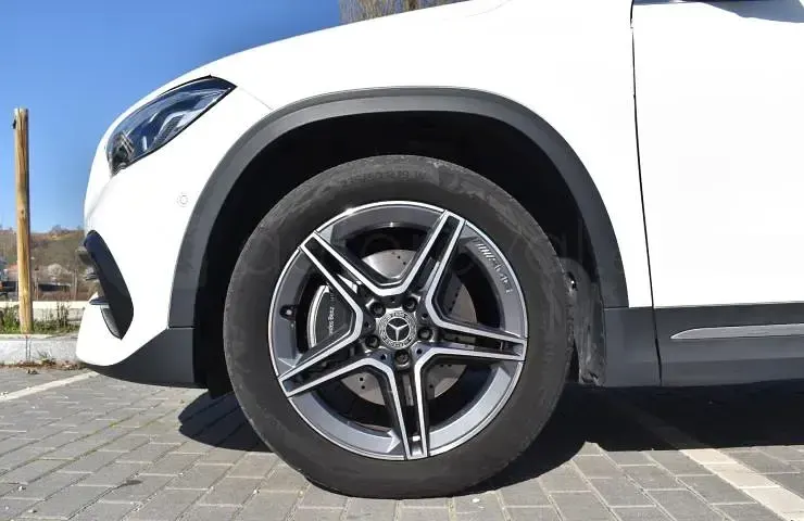 Usado Mercedes GLA250 Advantage 218 CV (160 kW) 2020 Gris SUV