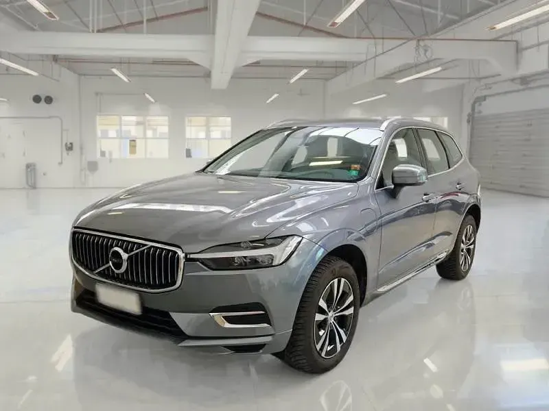 Usado Volvo XC60 Core 350 CV (257 kW) 2021 Gris / plata SUV