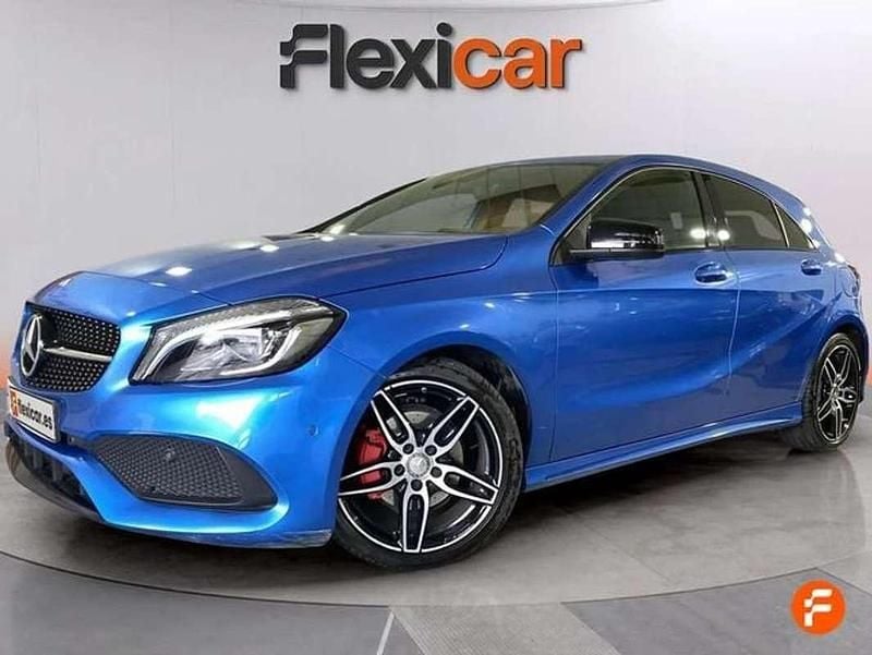 Usado Mercedes A200 Elegance 140 CV (102 kW) 2016 Azul Utilitario