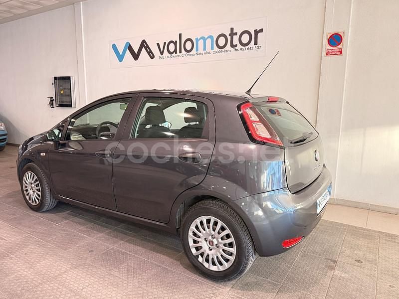 Usado Fiat Punto Easy 69 CV (50 kW) 2012 Gris / plata Berlina