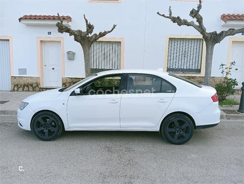 Usado Seat Toledo Reference 105 CV (77 kW) 2013 Blanco Utilitario