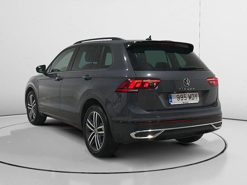 Usado VW Tiguan Life 150 CV (110 kW) 2023 Gris SUV